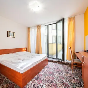 Ξενοδοχείο De Luxe, Πράγα