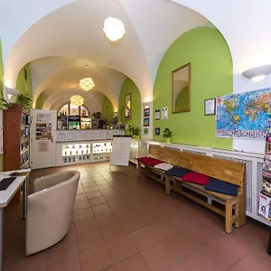  Hostel Mango