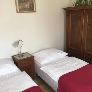  Hostel Rosemary